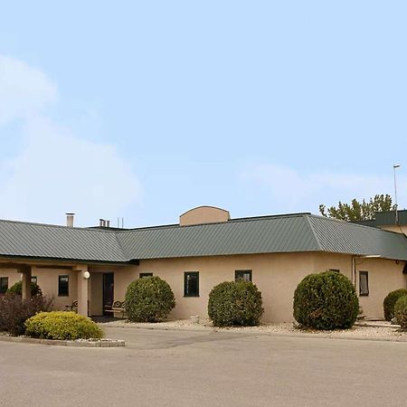 Howard Johnson By Wyndham Portage La Prairie Extérieur photo