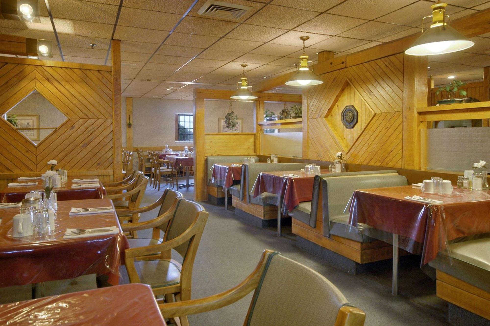 Howard Johnson By Wyndham Portage La Prairie Extérieur photo