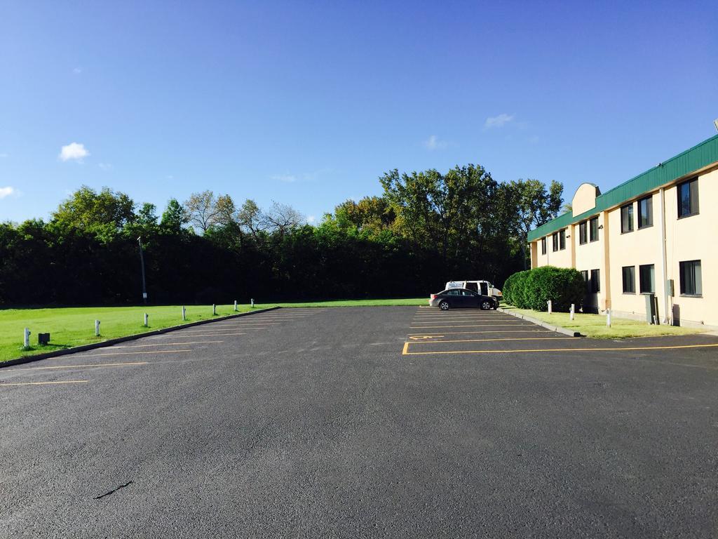 Howard Johnson By Wyndham Portage La Prairie Extérieur photo
