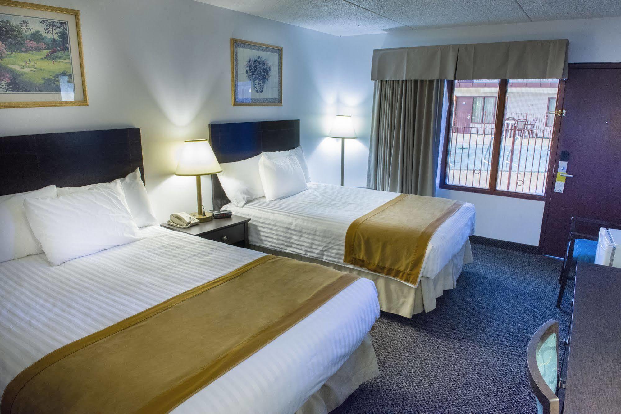 Howard Johnson By Wyndham Portage La Prairie Extérieur photo